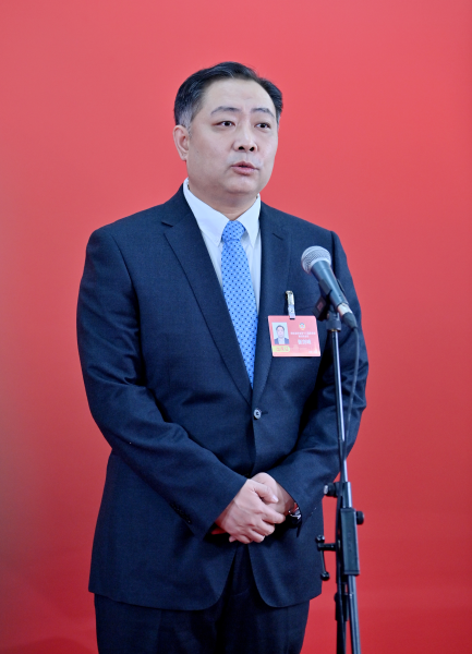 1��26���������f(xi��)����ʡ��ʮ����ί�T��(hu��)���ĴΕ�(hu��)�hί�Tͨ�������ބ���ش�ӛ���ᆖ(w��n)�� ���� �z