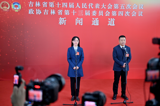 1��26�գ������f(xi��)����ʡ��ʮ����ί�T��(hu��)���ĴΕ�(hu��)�hί�Tͨ�������u�B��(��һ)�ش�ӛ���ᆖ(w��n)�� ���� �z