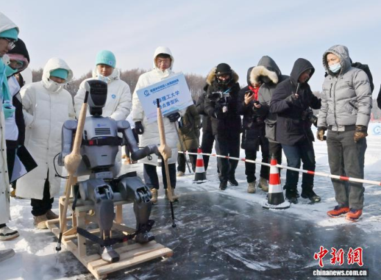 1��10���������L(zh��ng)����һ��(ch��ng)�C(j��)���˱�ѩِ�����C(j��)�������������ϓ]��(d��ng)ѩ�����ڱ����ϊ^����������������ӛ�� ���� �z