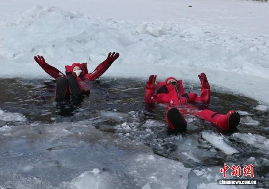 2��5��������ʡ�L������һ헪��صı����Ŀ���������ο�ǰ���w򞡣�ڇ�������������c��������Ŀ�ļtɫ�����b������ȻƯ���ڱ���֮�������܄e�µı�ѩ��Ȥ�������� �z